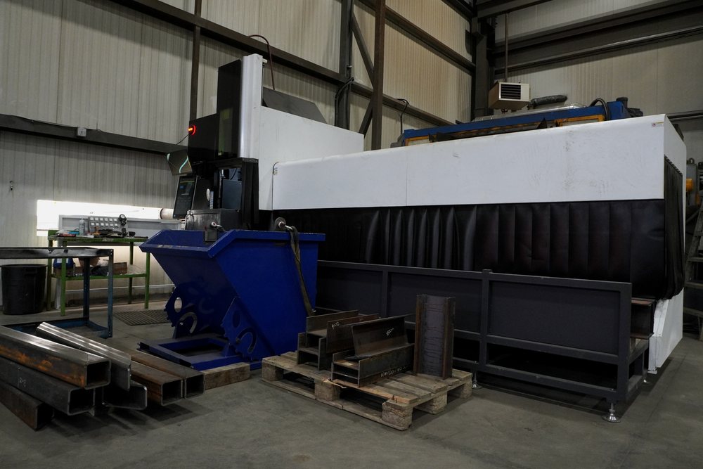 Tube laser machine