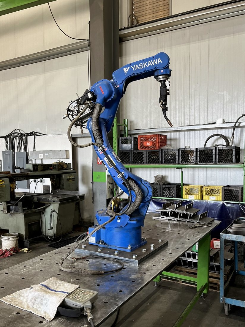 Robotic welding cell